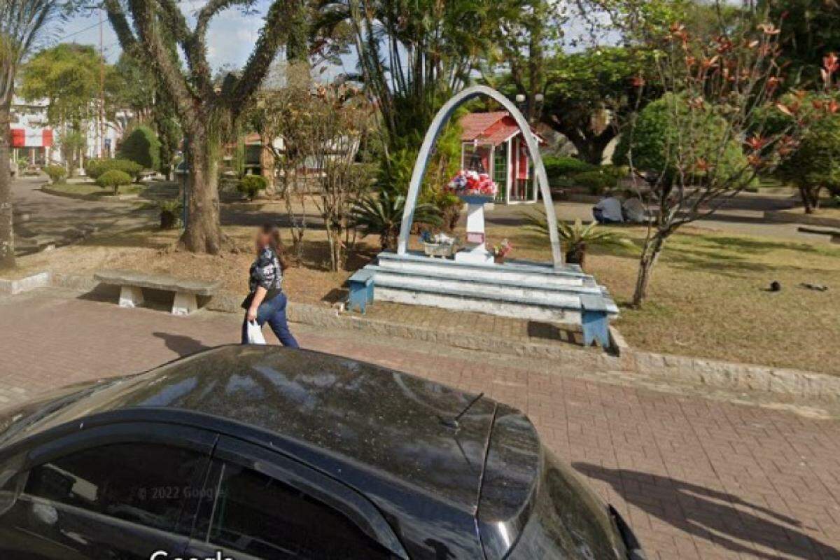 Homem é esfaqueado e morto em praça pública do Vale