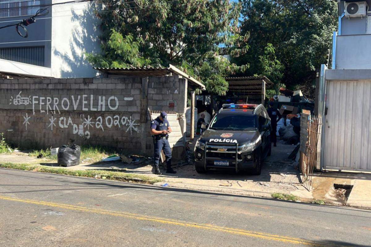 Operação fecha comércios de sucata
