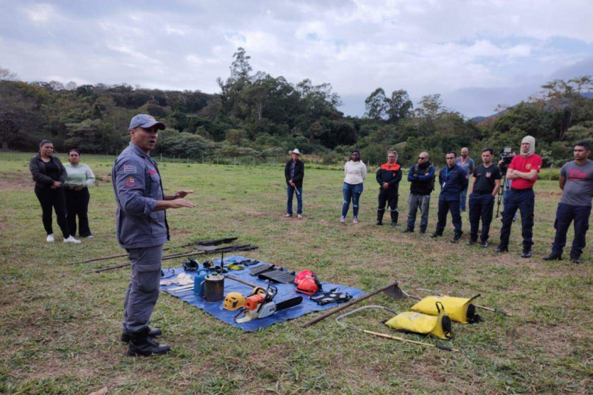 Curso para combate a incêndio em vegetação acontece em Jundiaí todos os anos, mas orientação é para que civis não se arrisquem em situações reais