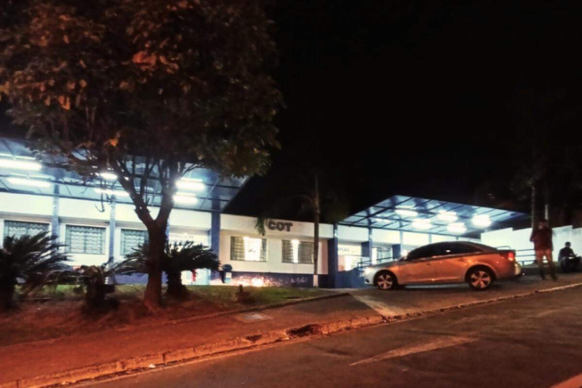 O paciente estacionou o Honda Civic ao lado do COT na Vila Monteiro
