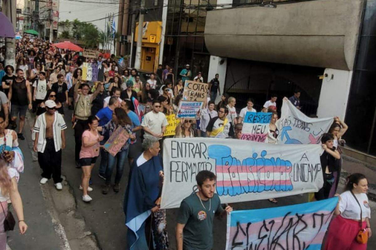 Concentração aconteceu no Largo do Pará e seguiu até a Praça Bento Quirino
