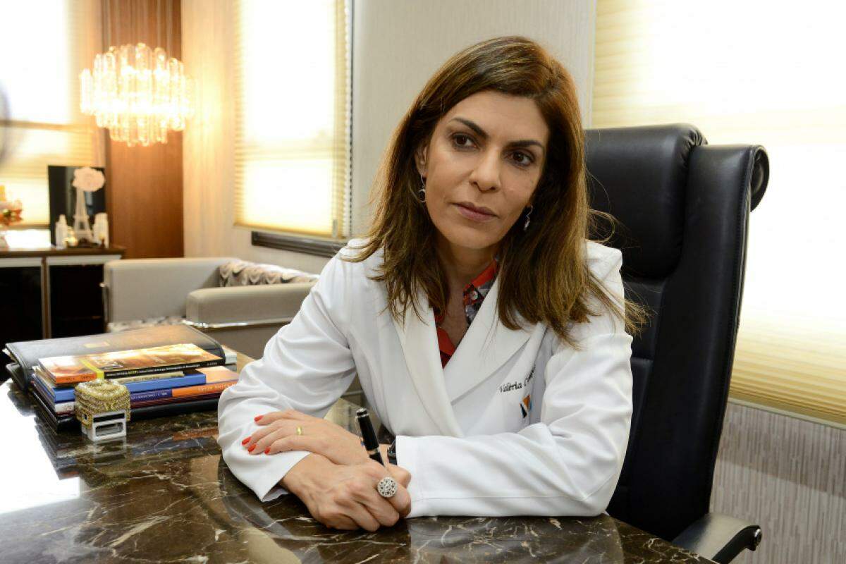 A dermatologista Valéria Campos alerta sobre banhos nesta época do ano, que devem ser curtos e não podem ser quentes demais