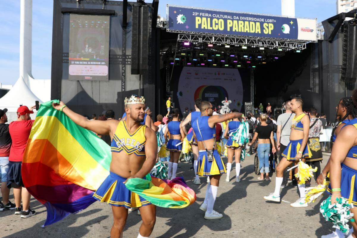 Parada LGBTQIA+ veste a Paulista de verde e amarelo neste domingo