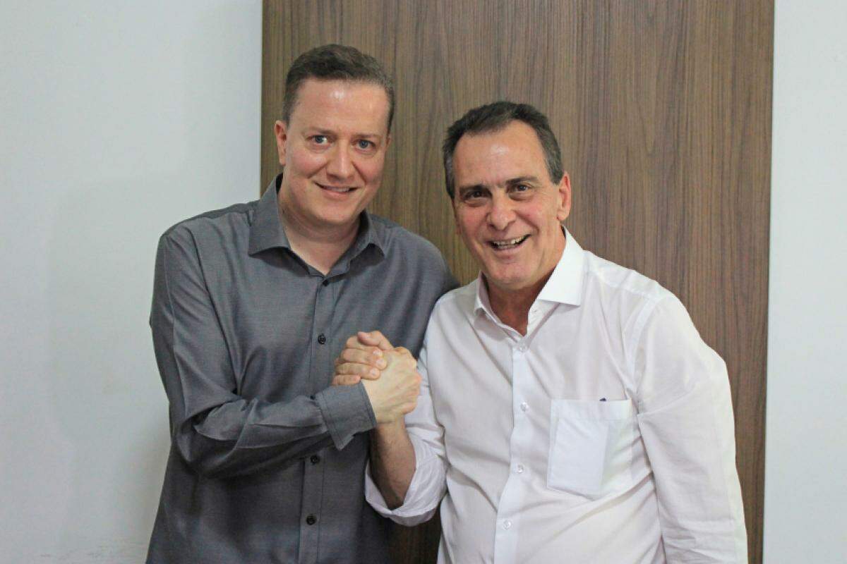 Sérgio Pacheco e Helinho encabeçam coligação de oito partidos