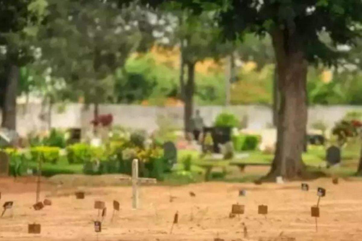 Túmulos do cemitério Santo Agostinho, em Franca