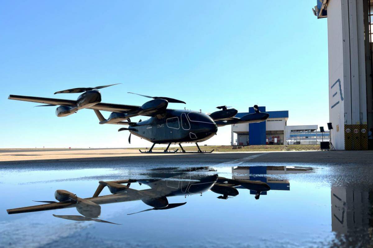 Protótipo do carro voador da Eve em escala real