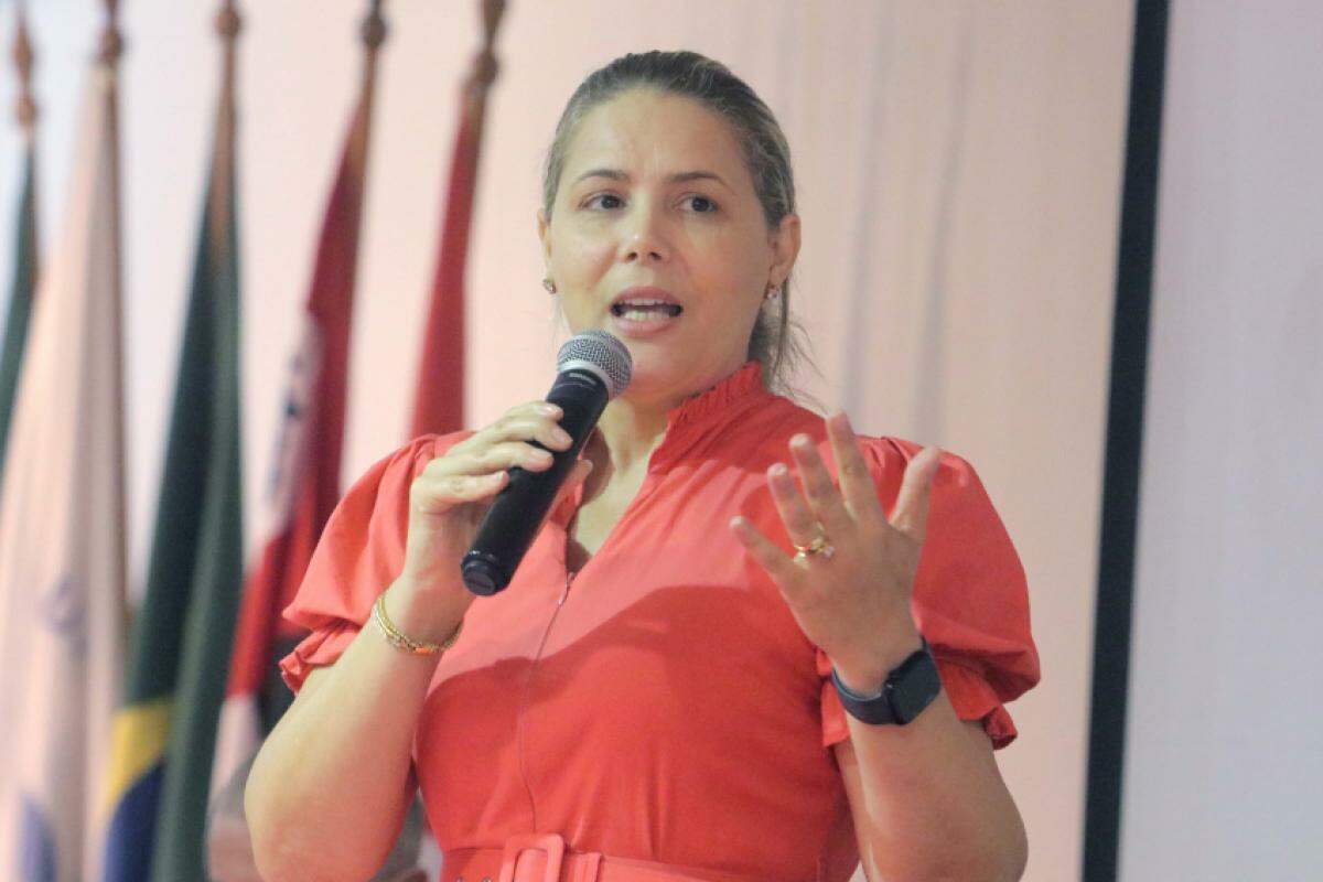 Secretária de desenvolvimento e assistência social, Vandecleya Moro, defende acolhimento e capacitação