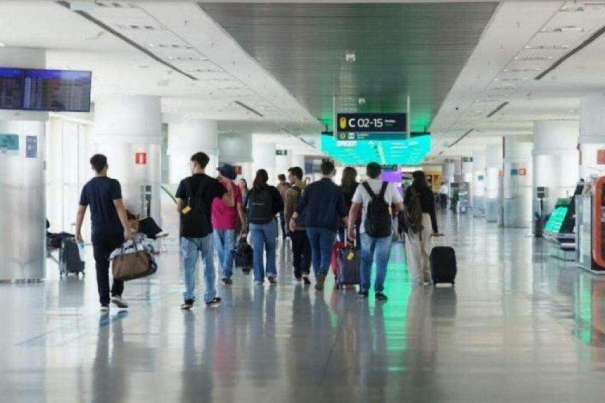 Milhares de passageiros sofreram com atrasos nos voos