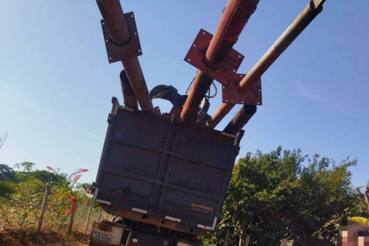 A carga de ferro, com cerca de 1,6 toneladas, foi apreendida