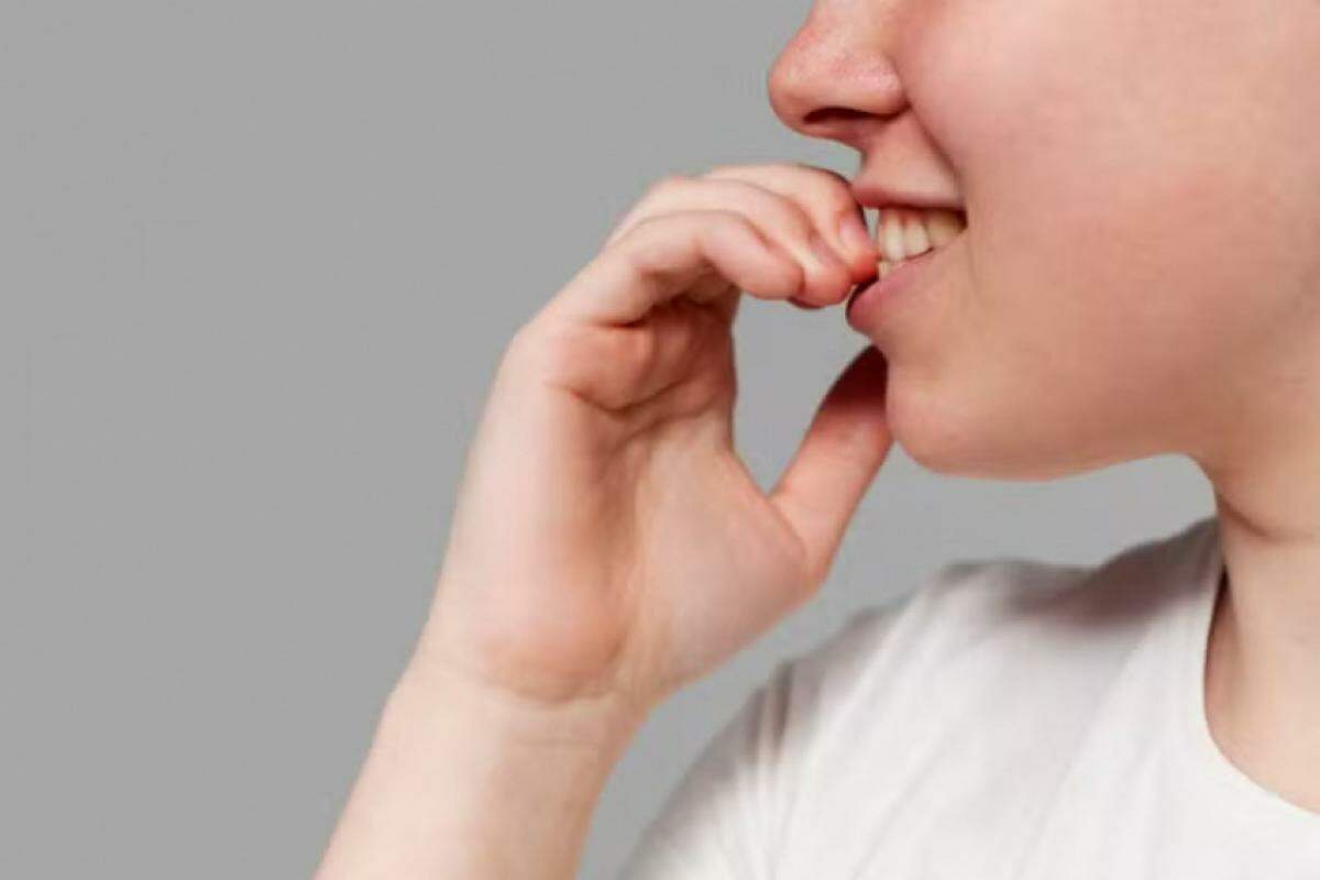 Roer unhas aumenta risco de infecções e pode danificar dentes
