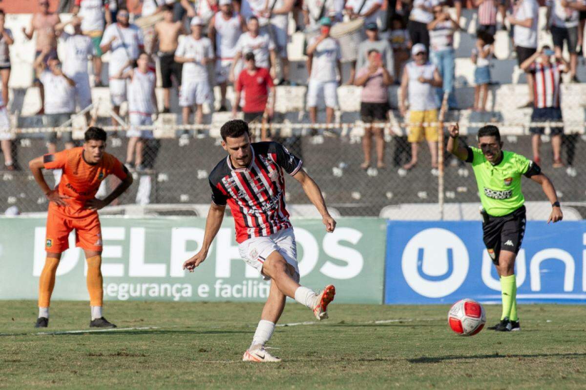 Em partida impecável, Léo Souza marcou dois gols em goleada tricolor