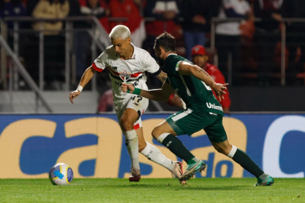 O São Paulo venceu o Goiás por 2 a 0 no Morumbis, pelo jogo de ida das oitavas de final da Copa do Brasil