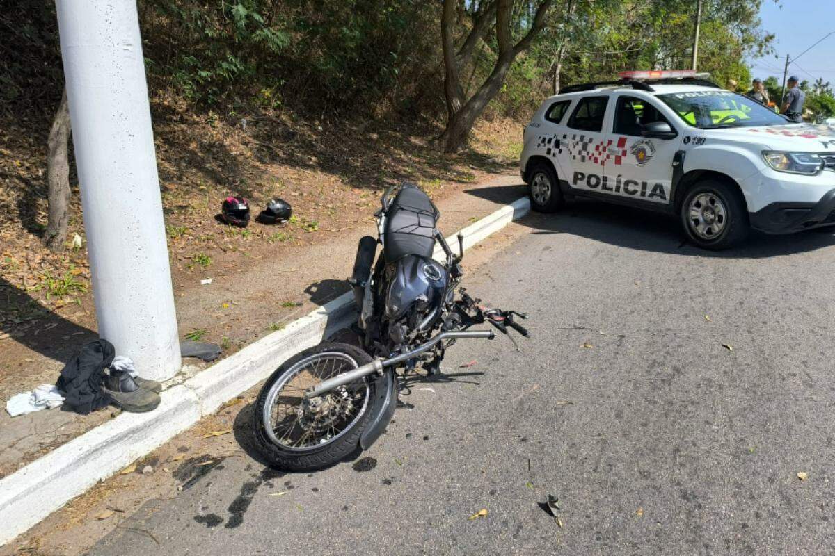 A moto ficou destruída e a vítima foi socorrida ao Hospital São Vicente