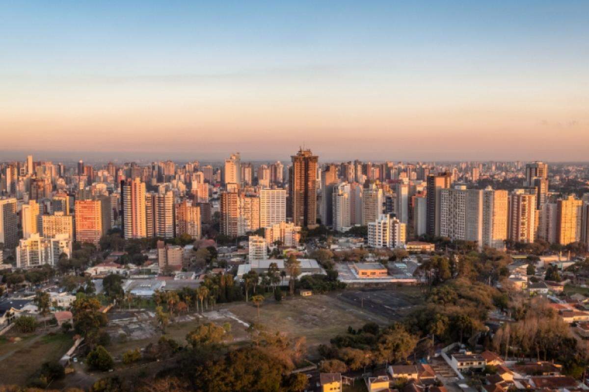 Em destaque por políticas de planejamento inovadoras e sustentáveis, Curitiba foi eleita a cidade mais inteligente do mundo em 2023 pela World Smart City Awards