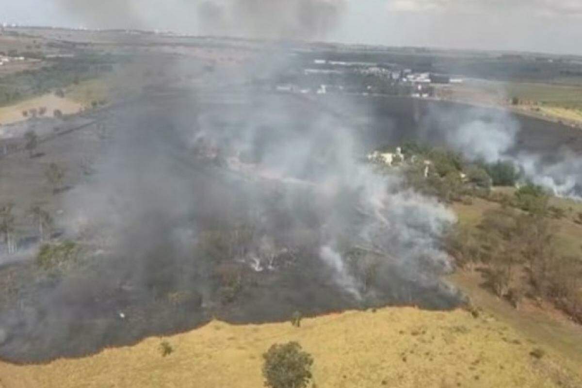 Área atingida pelo incêndio em Araçatuba