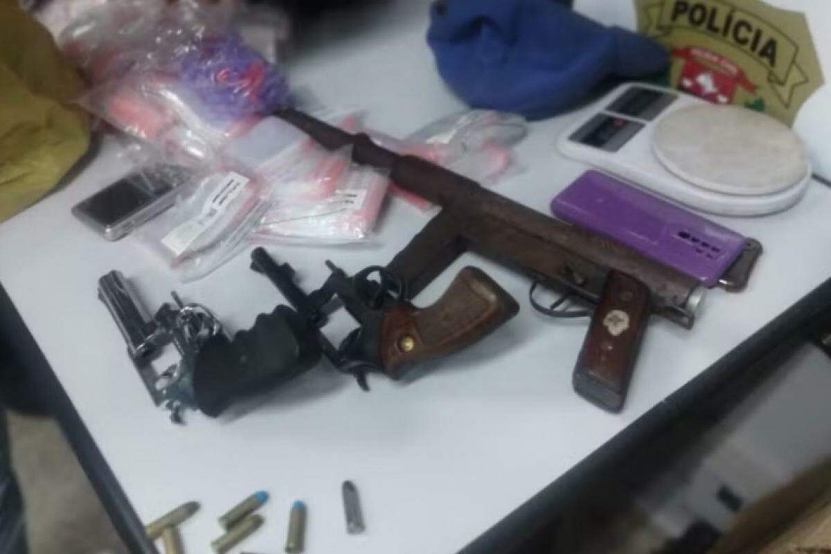 Polícia ainda encontrou armas e munições