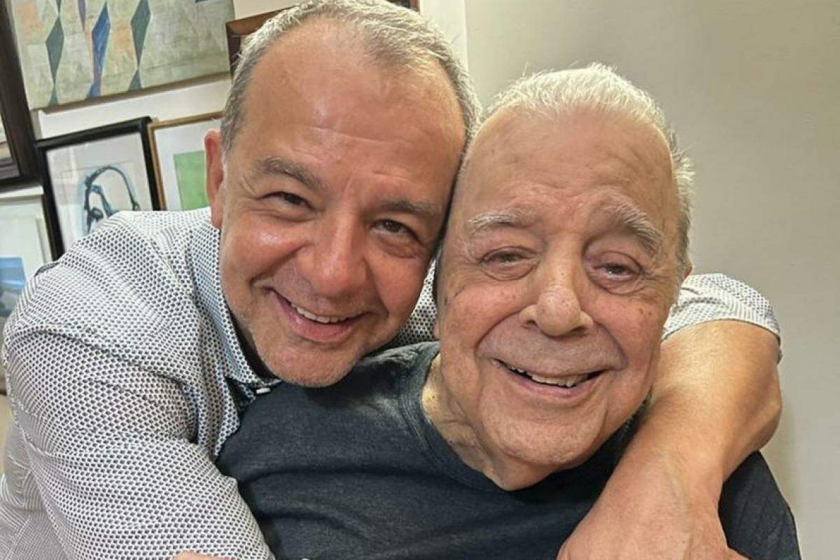 Sérgio Cabral Filho abraça o pai, que morreu neste domingo
