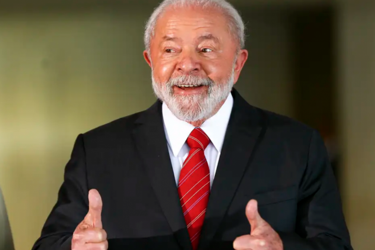 'Eu não veto candidato adversário. Se ele conquistar [a reversão da inelegibilidade], que seja', disse Lula.