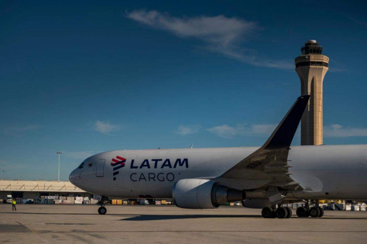 Avião de carga da Latam