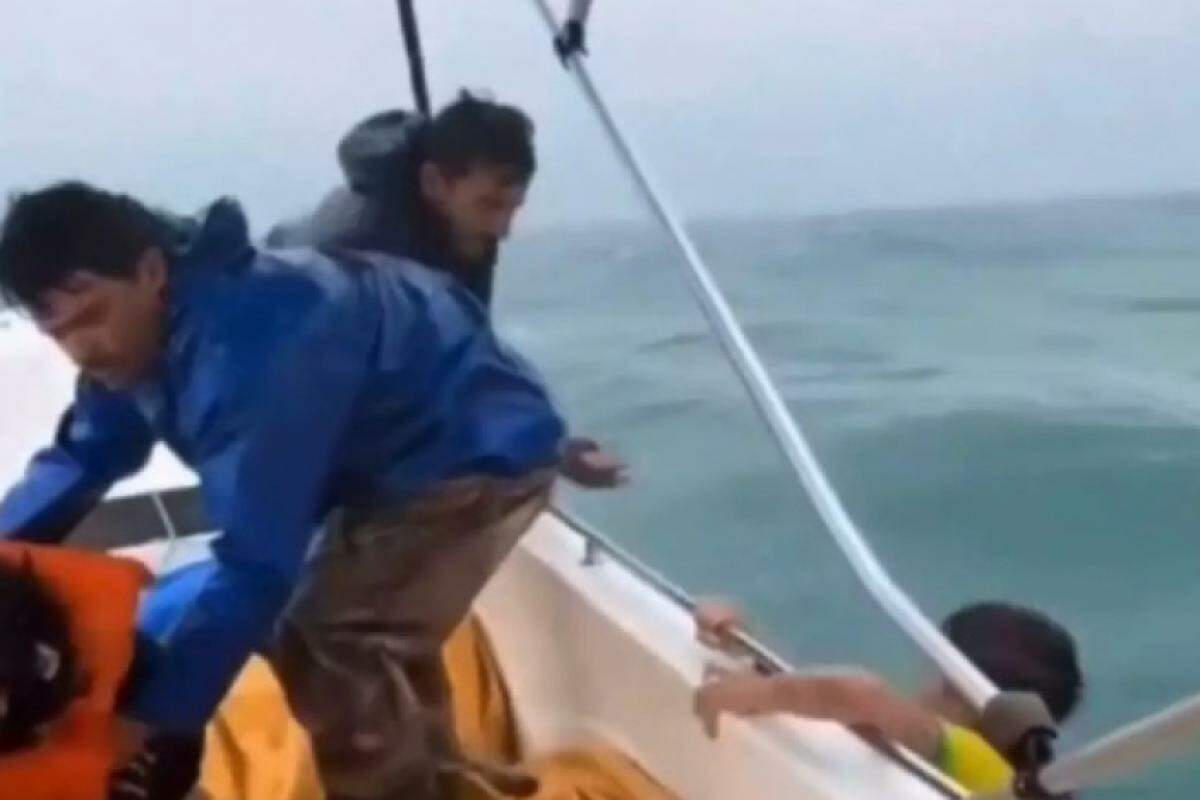 Vídeo mostra o resgate no mar