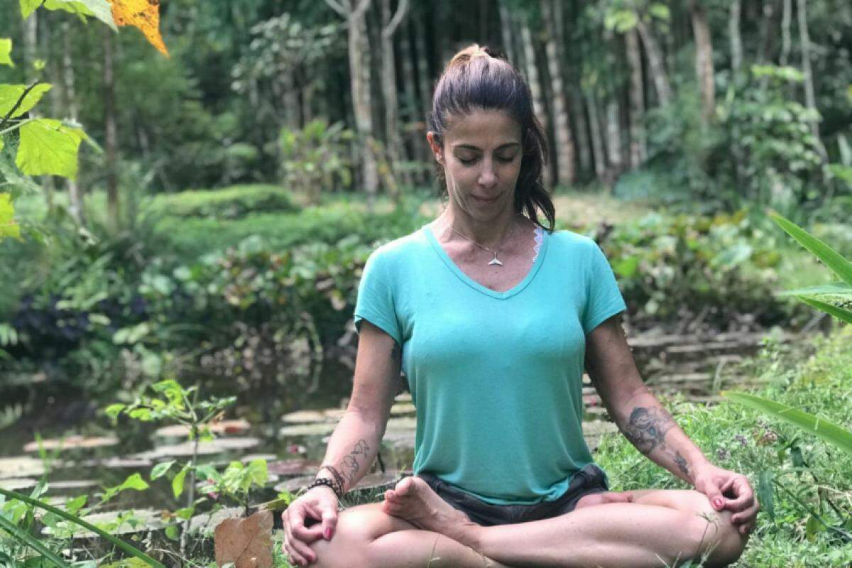 Sandra Guisso, personal trainer e professora de yoga, explica alguns passos para melhor realizar a prática