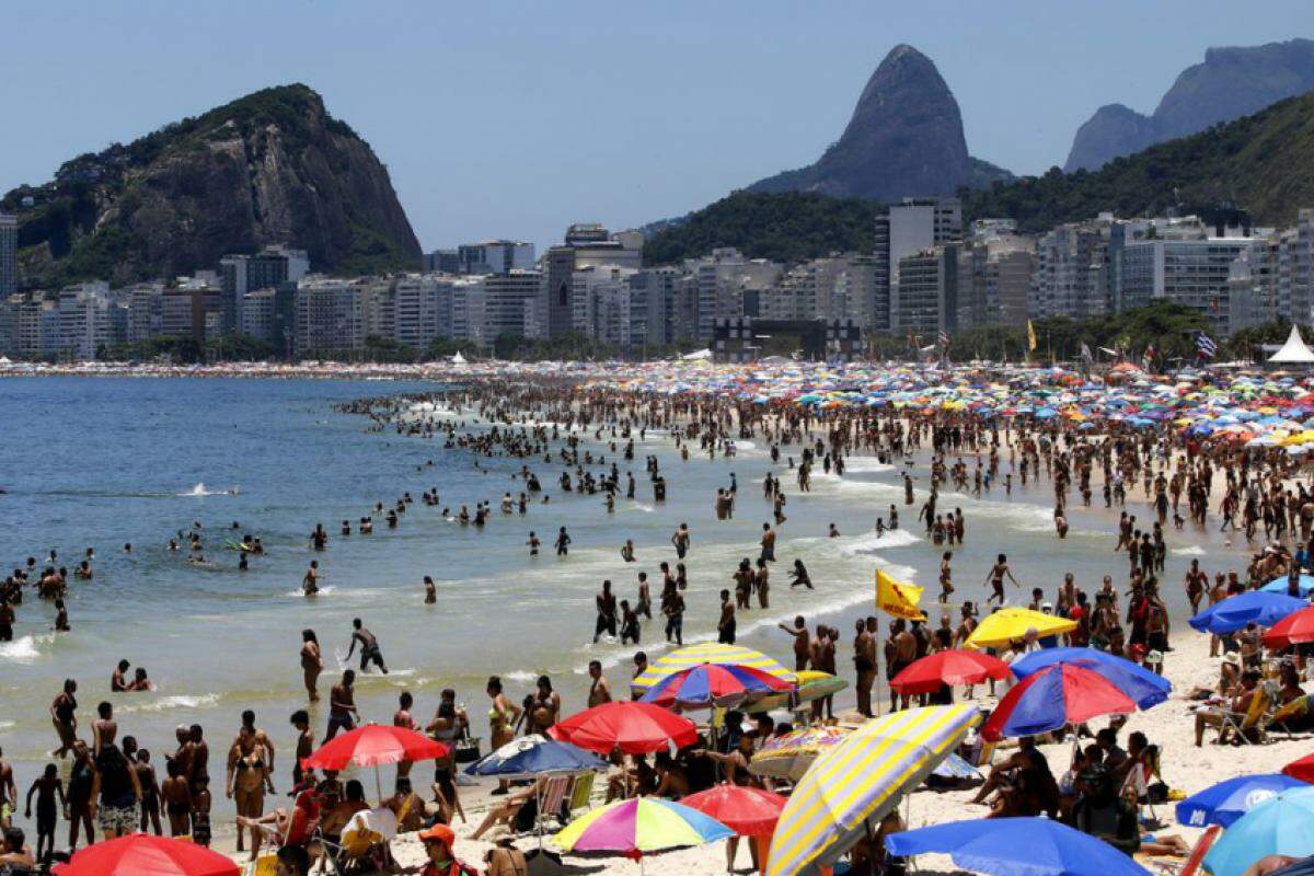 Turista chileno que andava pelo calçadão de Copacabana foi obrigado a pagar por uma caipirinha que não havia pedido.
