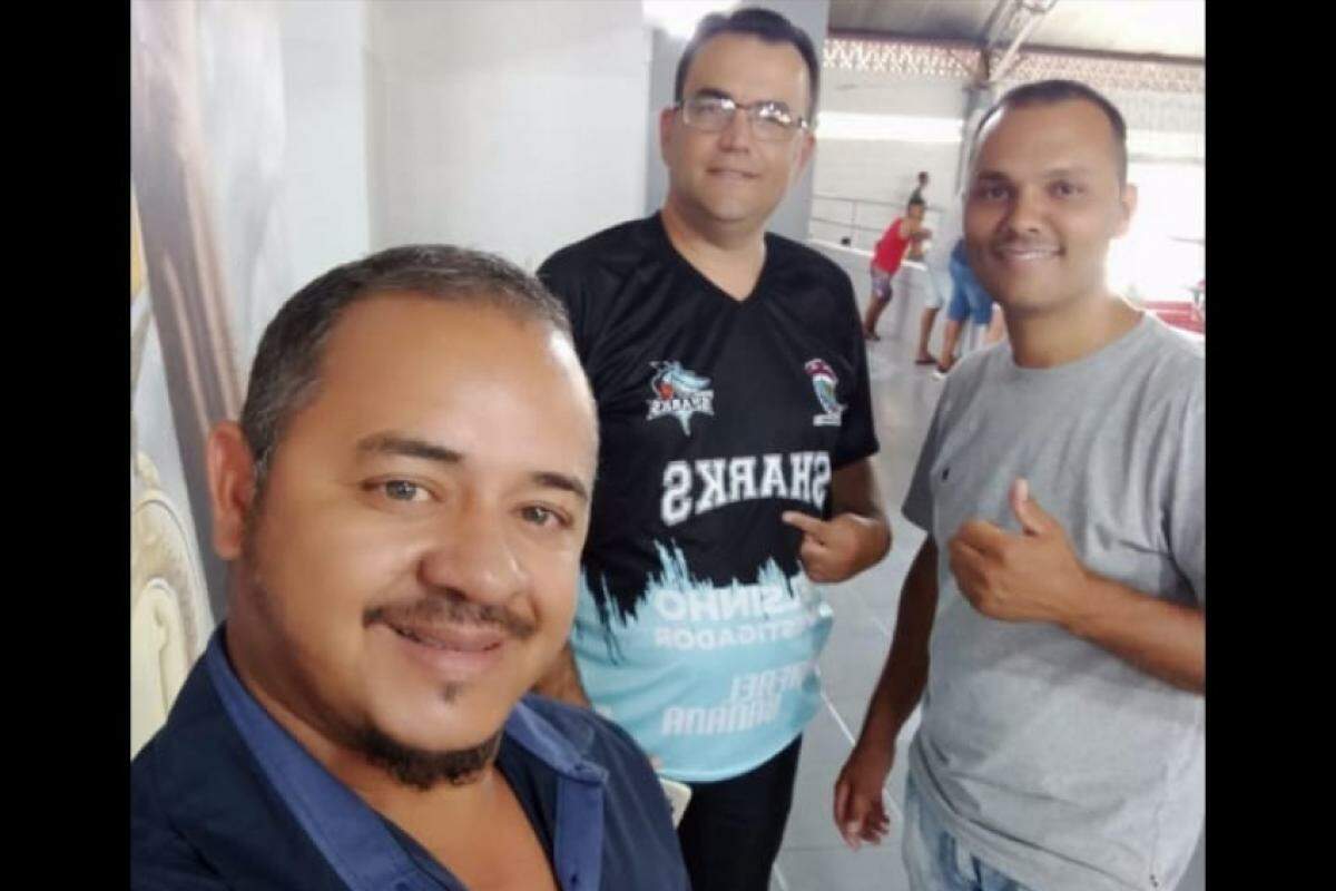 Carlim (à direita) junto com outros vereadores, Nelsinho (centro) e José Mineiro (à esquerda)