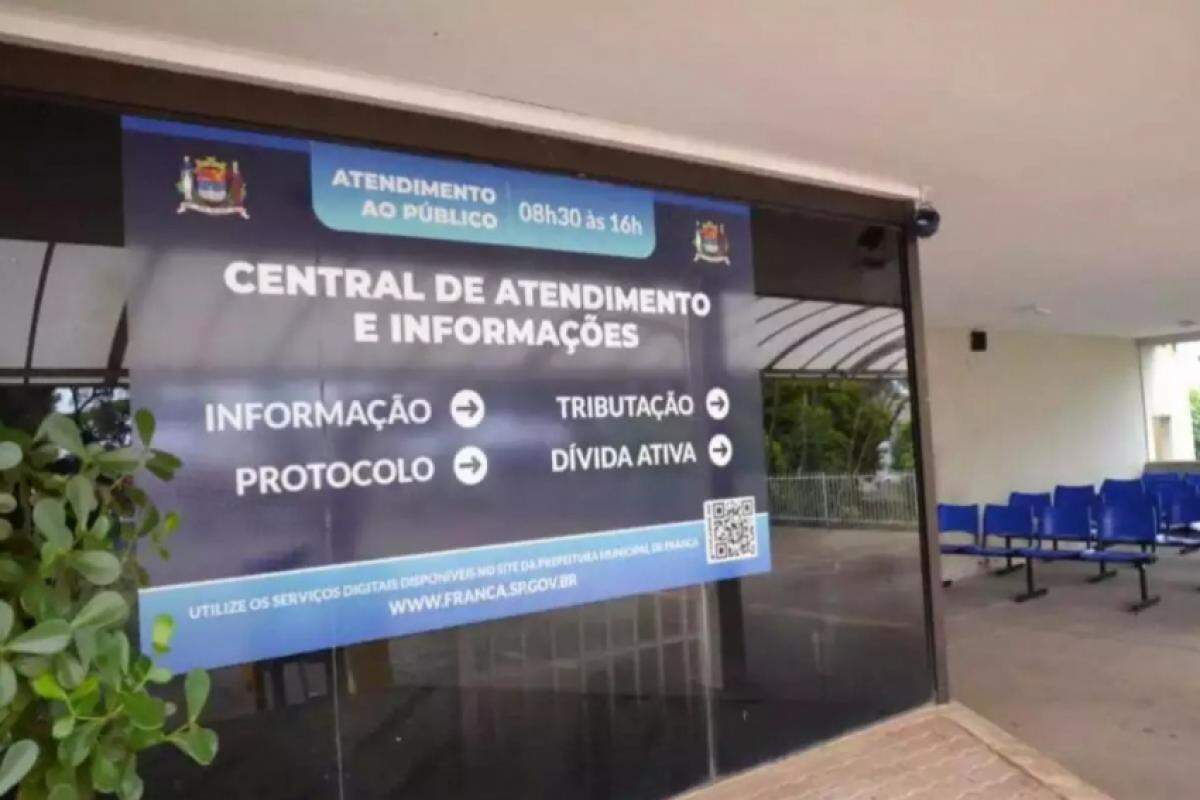 Central de Atendimento e Informação, no Paço Municipal: os débitos totalizam o montante de R$ 1.477.072,36