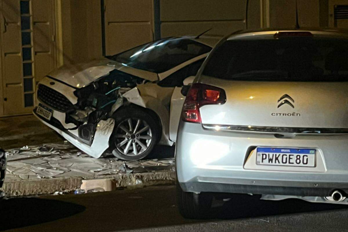 Motorista envolvido na discussão colidiu carro contra veículo estacionado no Residencial Zanetti