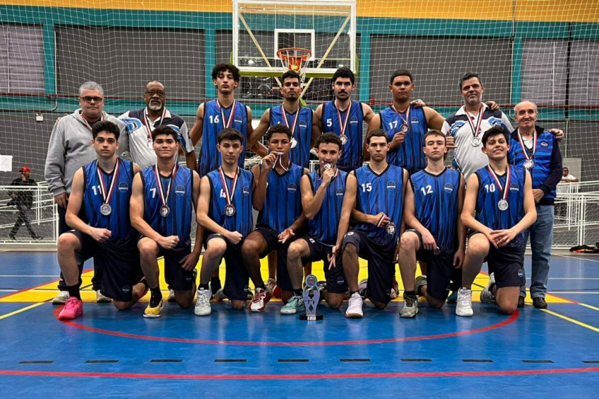O time de basquete masculino de Jundiaí conquistou a medalha de prata dos Jogos Regionais
