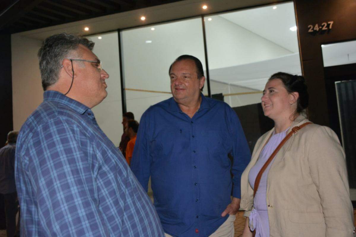 Da esquerda para a direita, Eduardo Borgo, Ricardo Alves e Ana Sandrin após reunião ontem