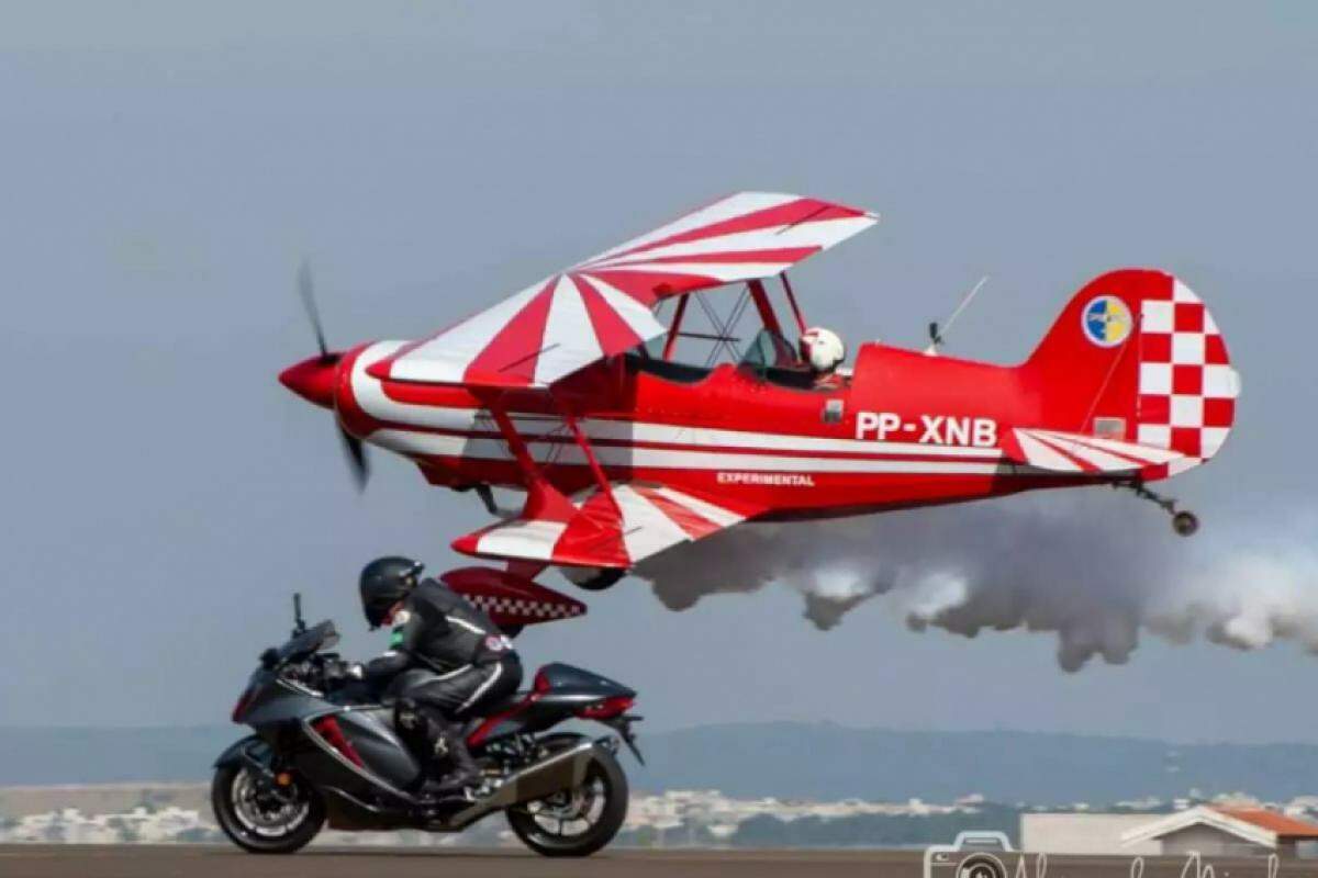 Manobra com avião e moto; evento neste domingo 