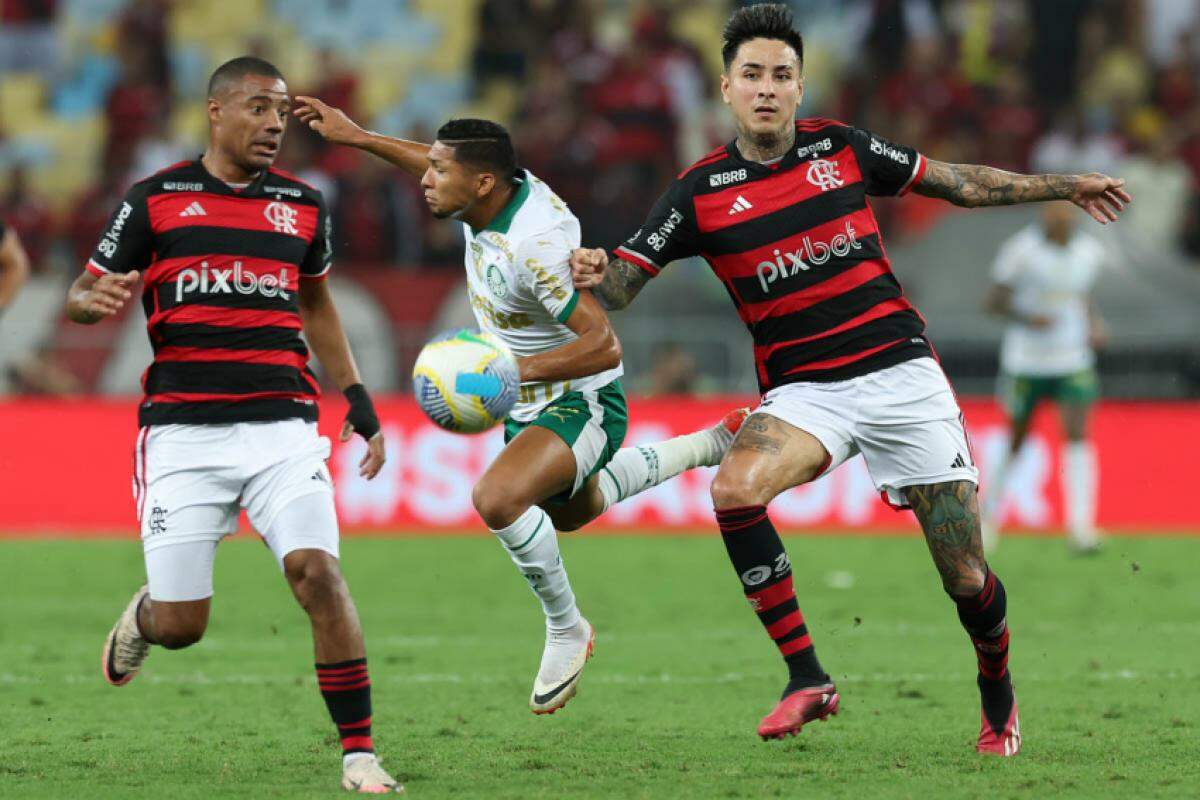 O Flamengo foi dominante, não deu espaços e venceu o Palmeiras por 2 a 0