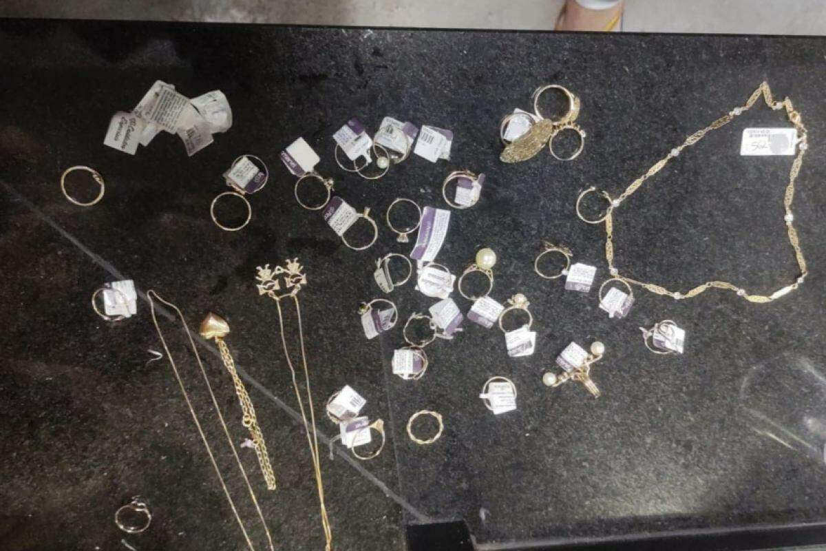 Parte das joias furtadas foi recuperada pela Guarda Municipal