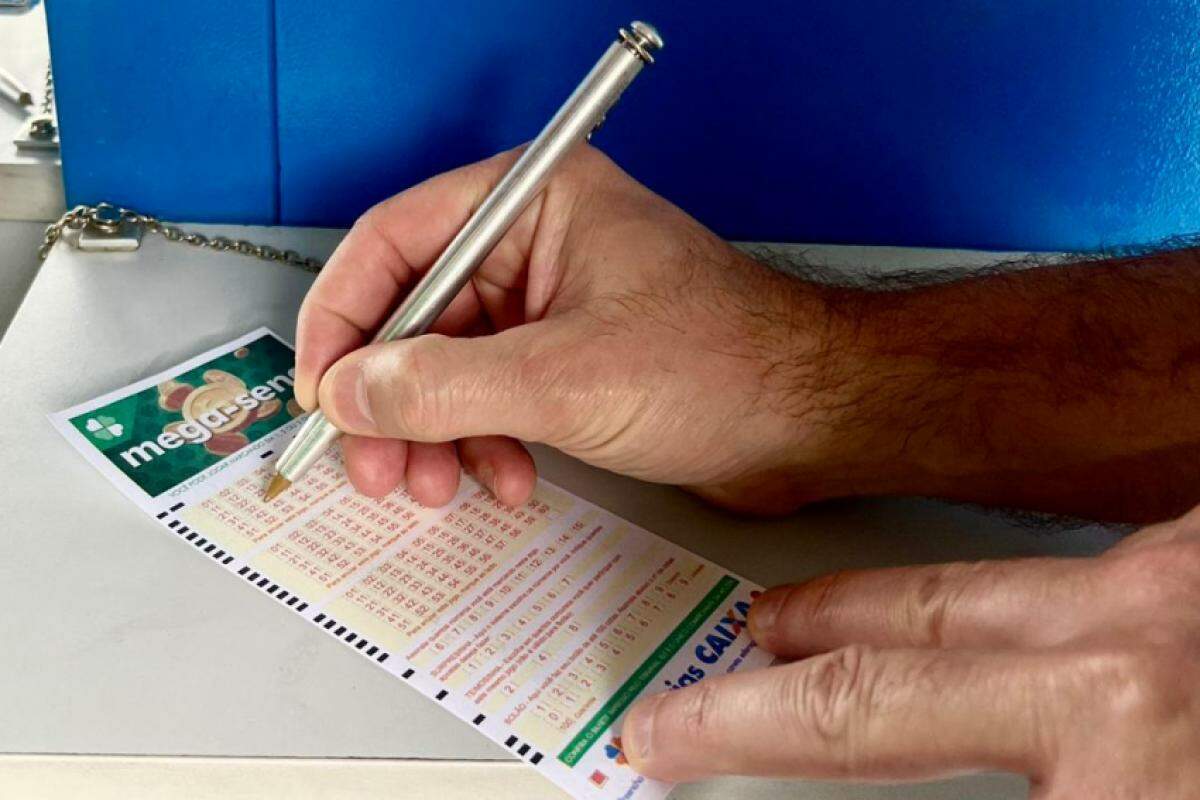 A aposta simples para a Mega-Sena custa R$ 5
