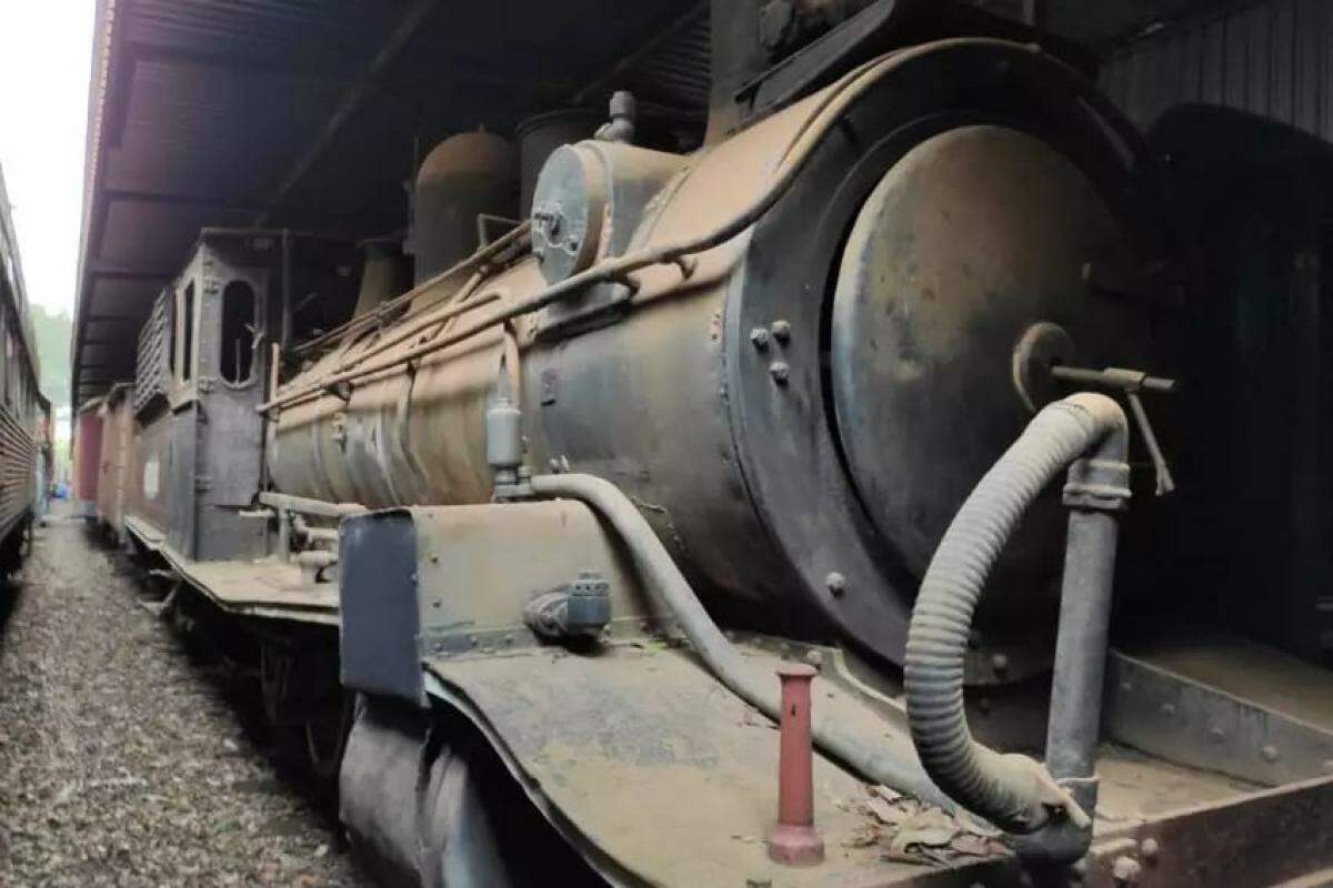 Locomotiva Maria Fumação, que rodou em Franca, estacionada na antiga estação ferroviária “Carlos Gomes”, entre Campinas e Mogi Mirim
