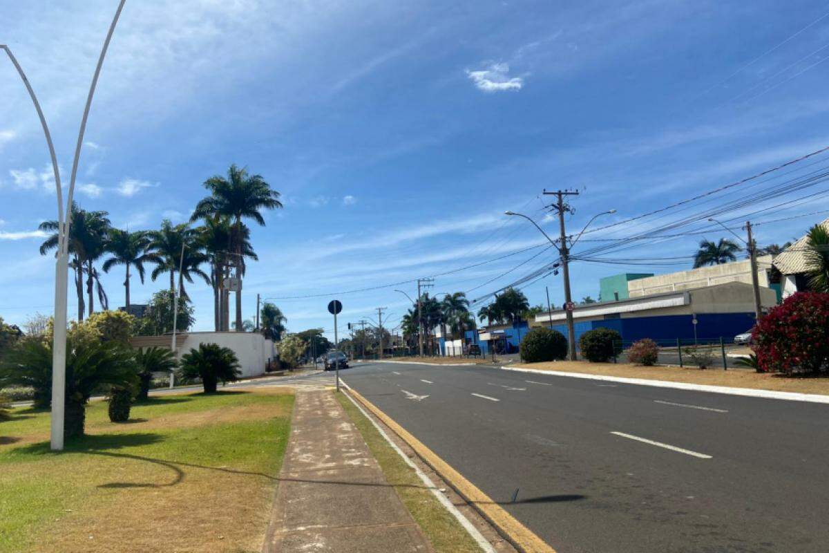 Avenida Armando de Sales Oliveira nesta segunda-feira