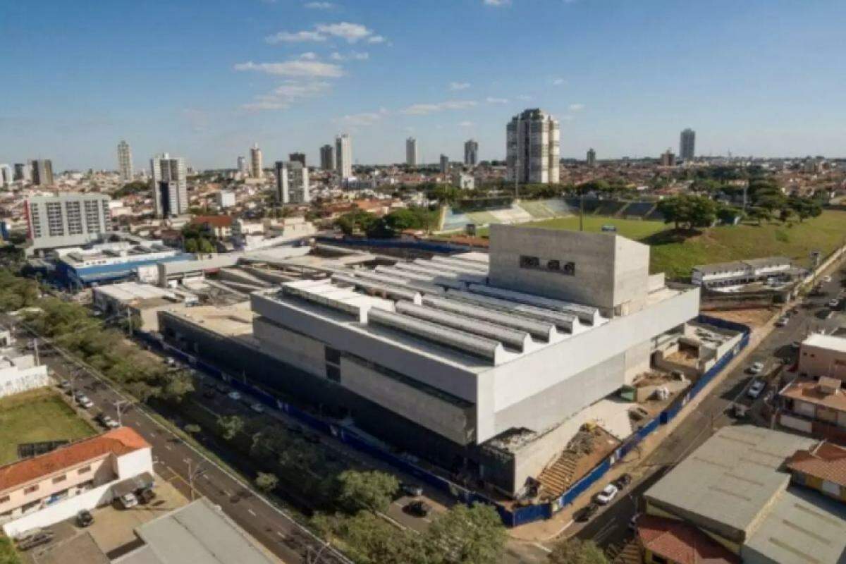 Obra do Sesc Franca na avenida Ismael Alonso y Alonso, no bairro São José, em Franca