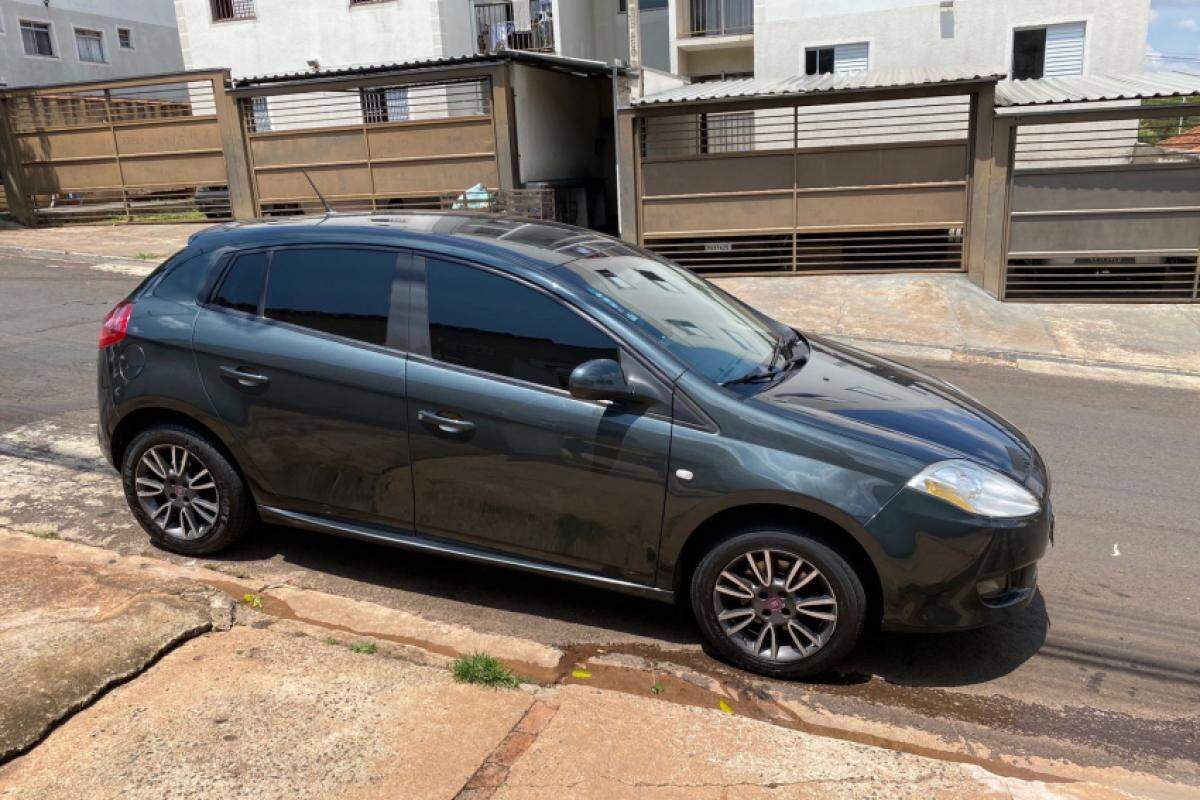 Carro furtado no Parque Vicente Leporace