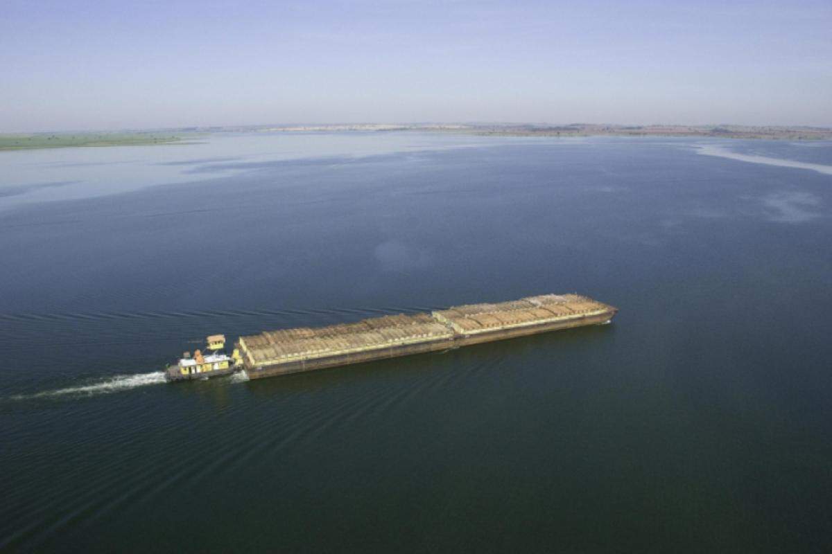 Trecho da Hidrovia Tietê-Paraná perto da barragem de Barra Bonita