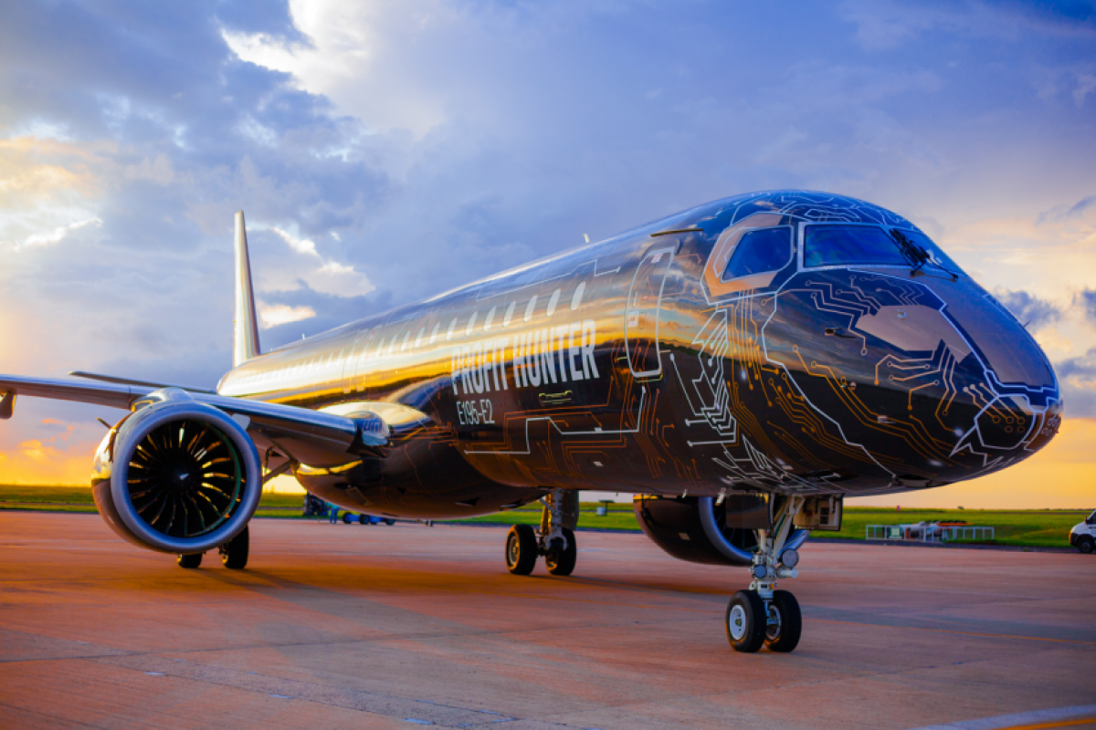 Avião comercial da Embraer