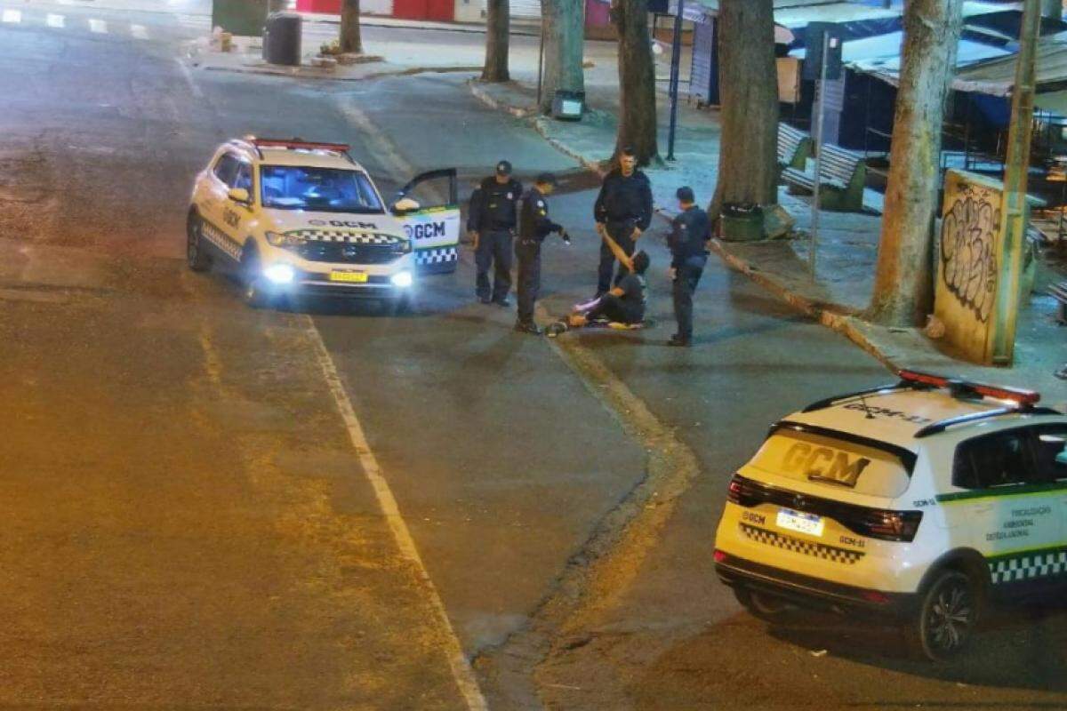 Criminoso foi abordado pela GCM na rua Marechal Deodoro, após tentar fugir