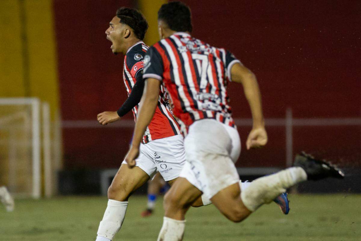 O Paulista começou marcando aos 17 minutos do primeiro tempo e não baixou a intensidade ao longo do jogo