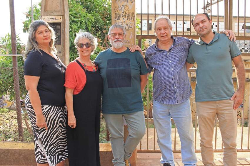 Arquitetos urbanistas e integrante do Codepac em frente a fábrica da Boyes nesta quinta-feira (8)