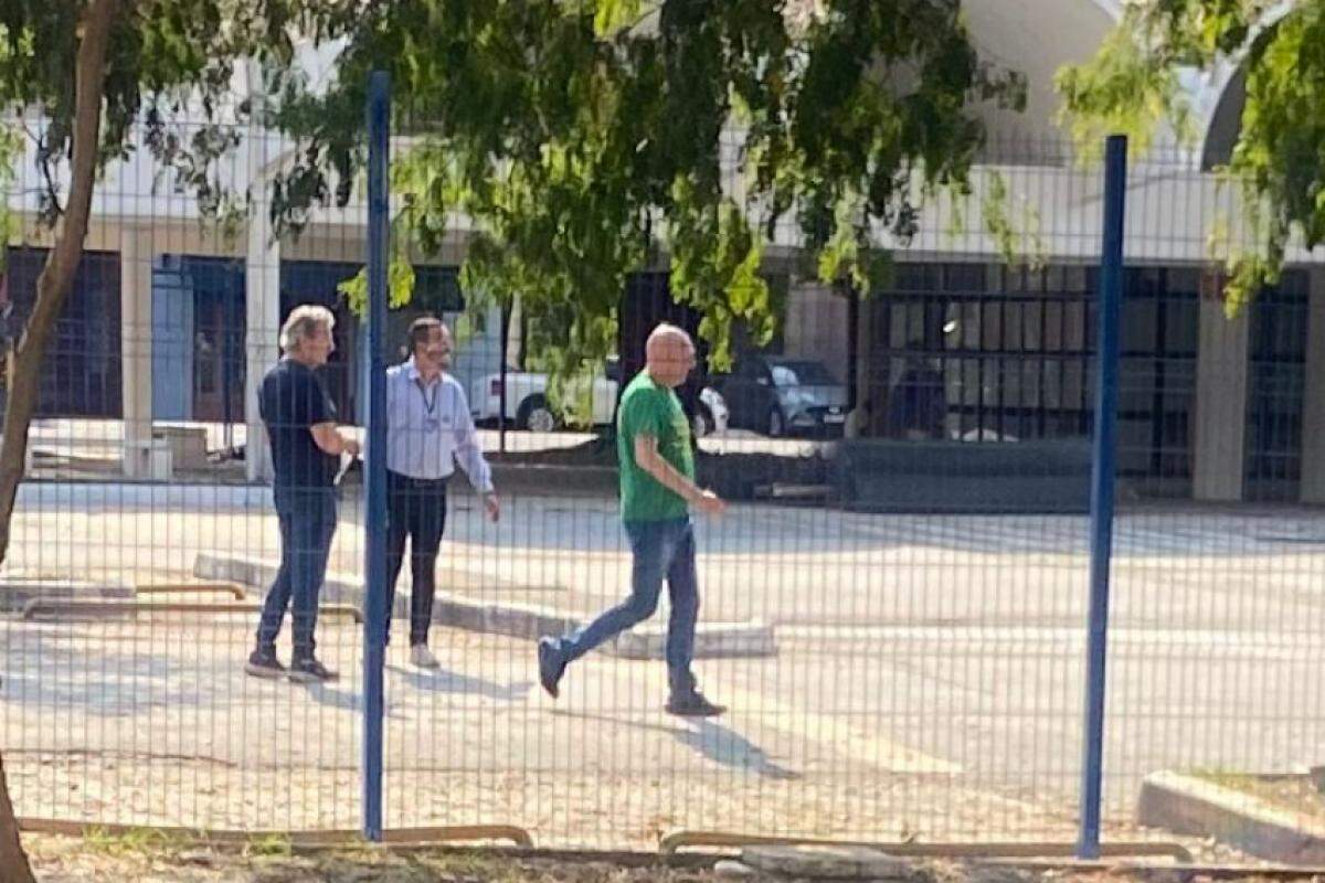 Luciano Hang visitando o antigo prédio do Pão de Açúcar