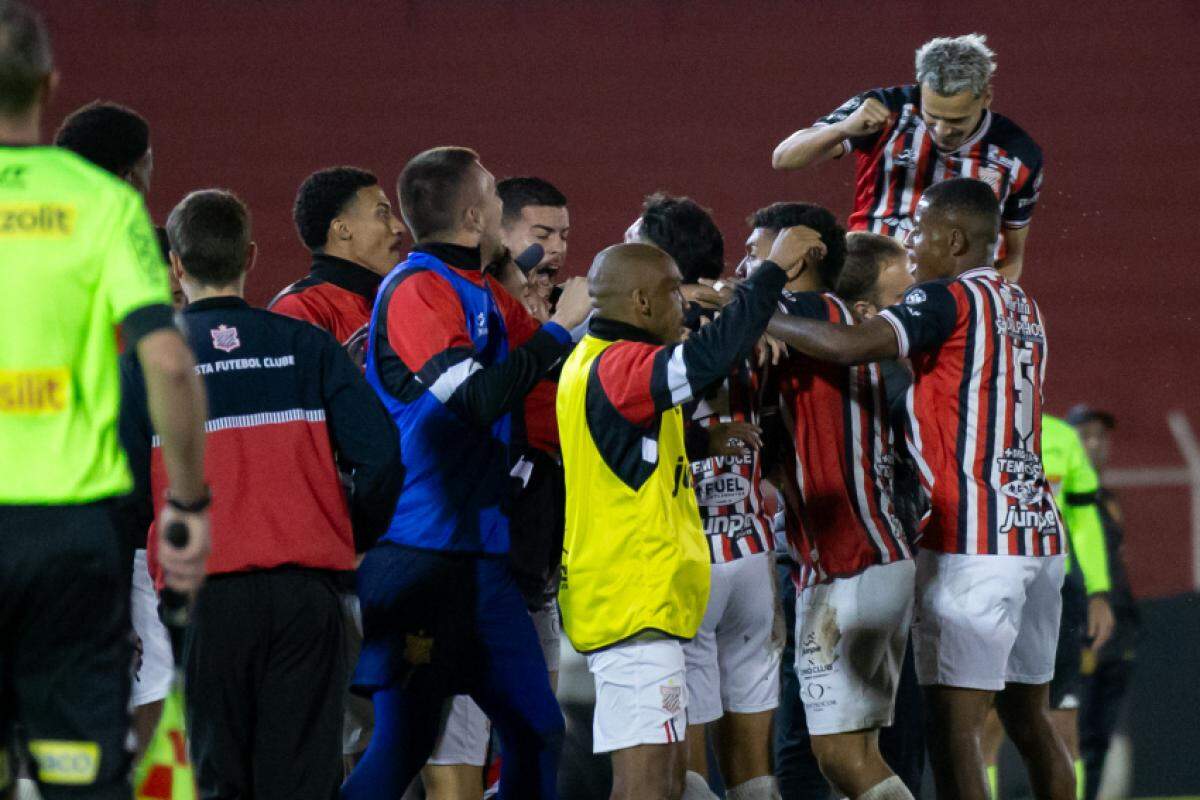 Mesmo com a vitória e a boa atuação do Paulista, o elenco pediu 'pés no chão'