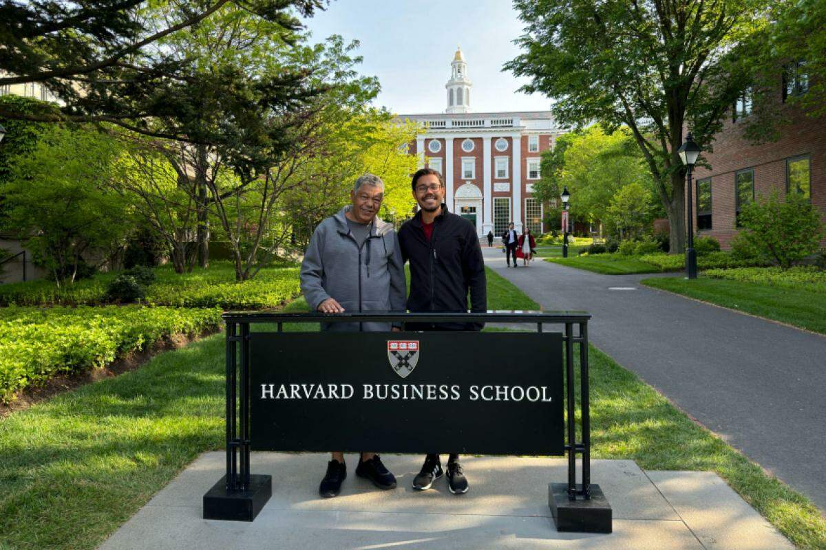 José Maria foi até a formatura de Lucas em Harvard, momento em que o filho teve a ideia de desenvolver a ação