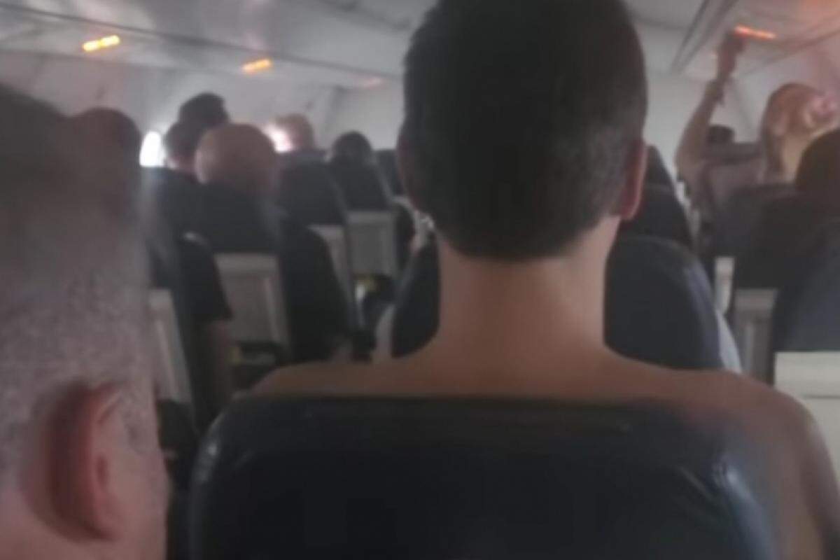 Imagens filmadas dentro do avião um dia antes da queda