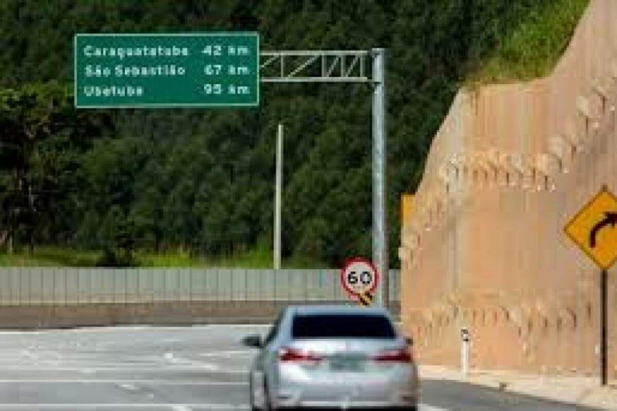 Trecho da Rodovia dos Tamoios