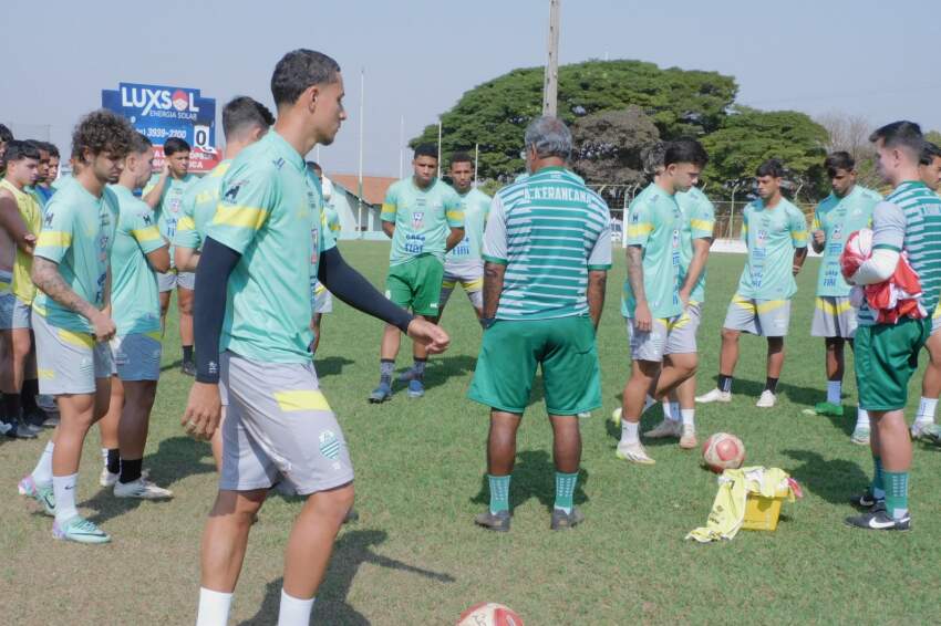 Elenco terá duas semanas completas de treinamento antes do duelo decisivo contra o Botafogo-SP